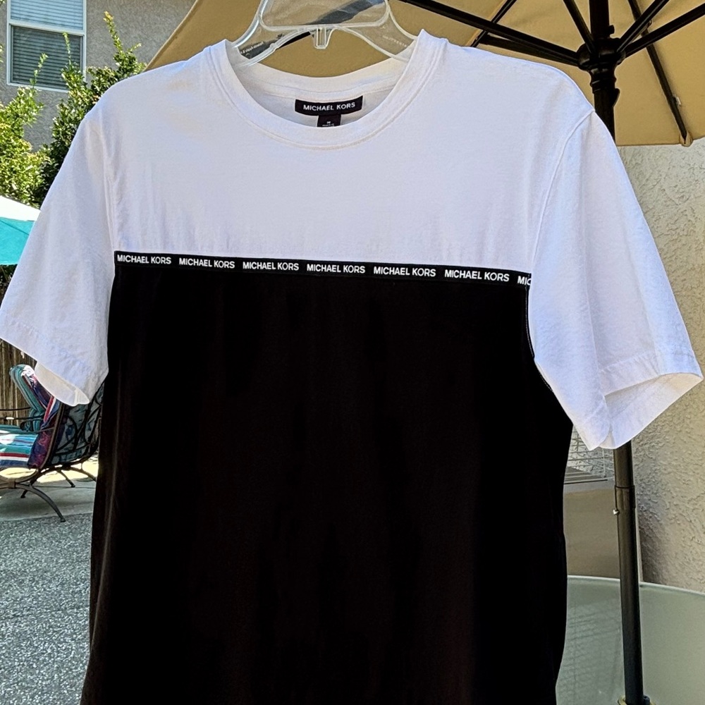 Michael Kors Men’s White and Black Colorblock Logo Tee